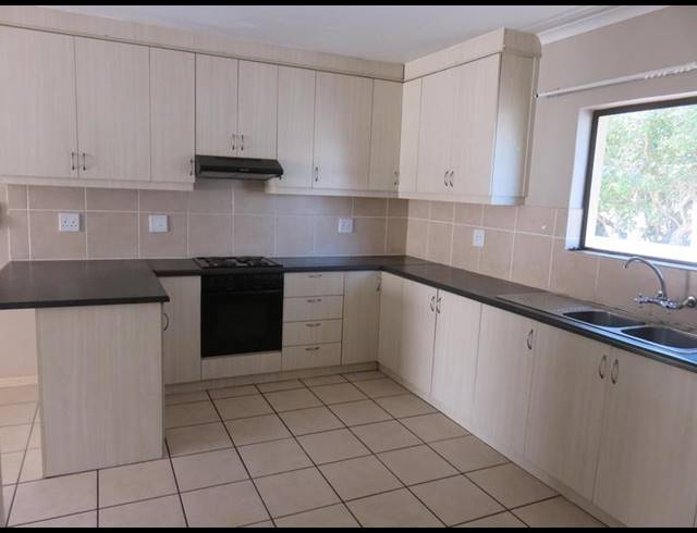 4 BEDROOM HOUSE FOR SALE IN COUNTRY CLUB